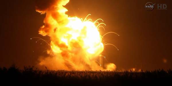 Roket NASA Meledak Sesaat Setelah Lepas Landas