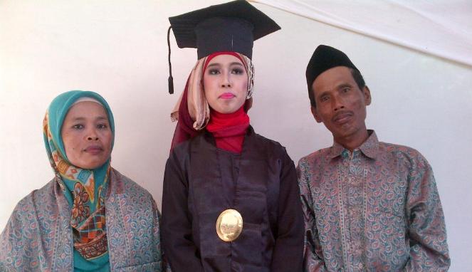 Wisudawan Terbaik Itu Ternyata Hafal Al-Qur'an dengan Orang Tua Buruh Tani Bergaji Rp 35 Ribu